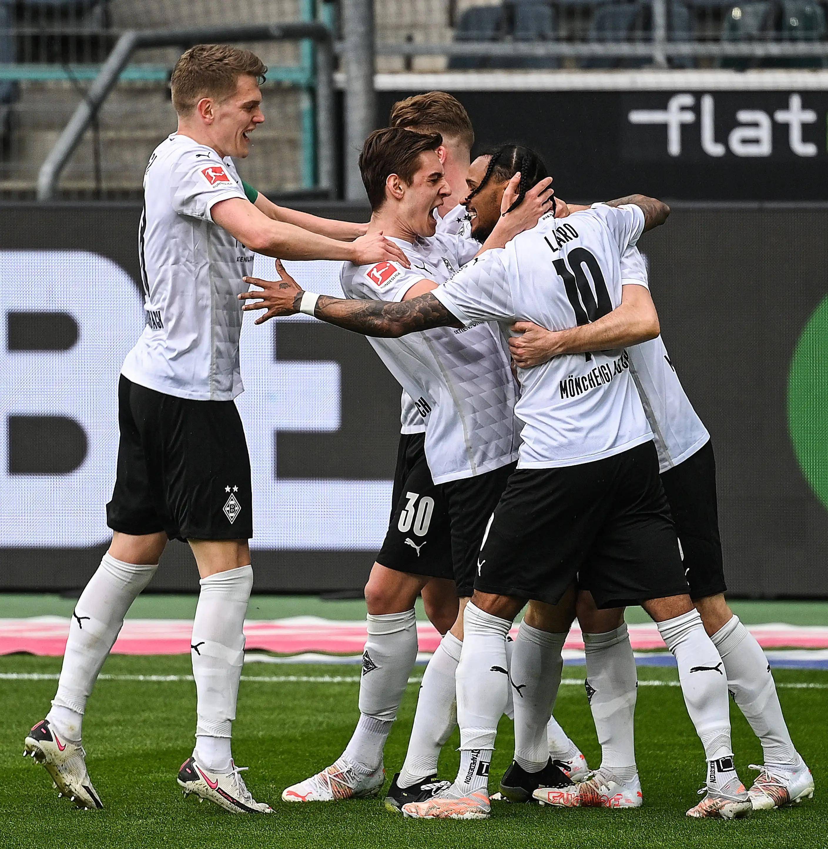 包含比利亚雷亚尔连胜告急，球队形势严峻的词条