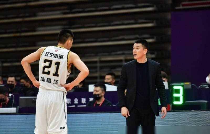 辽宁男篮凭借团队合作击败江苏队