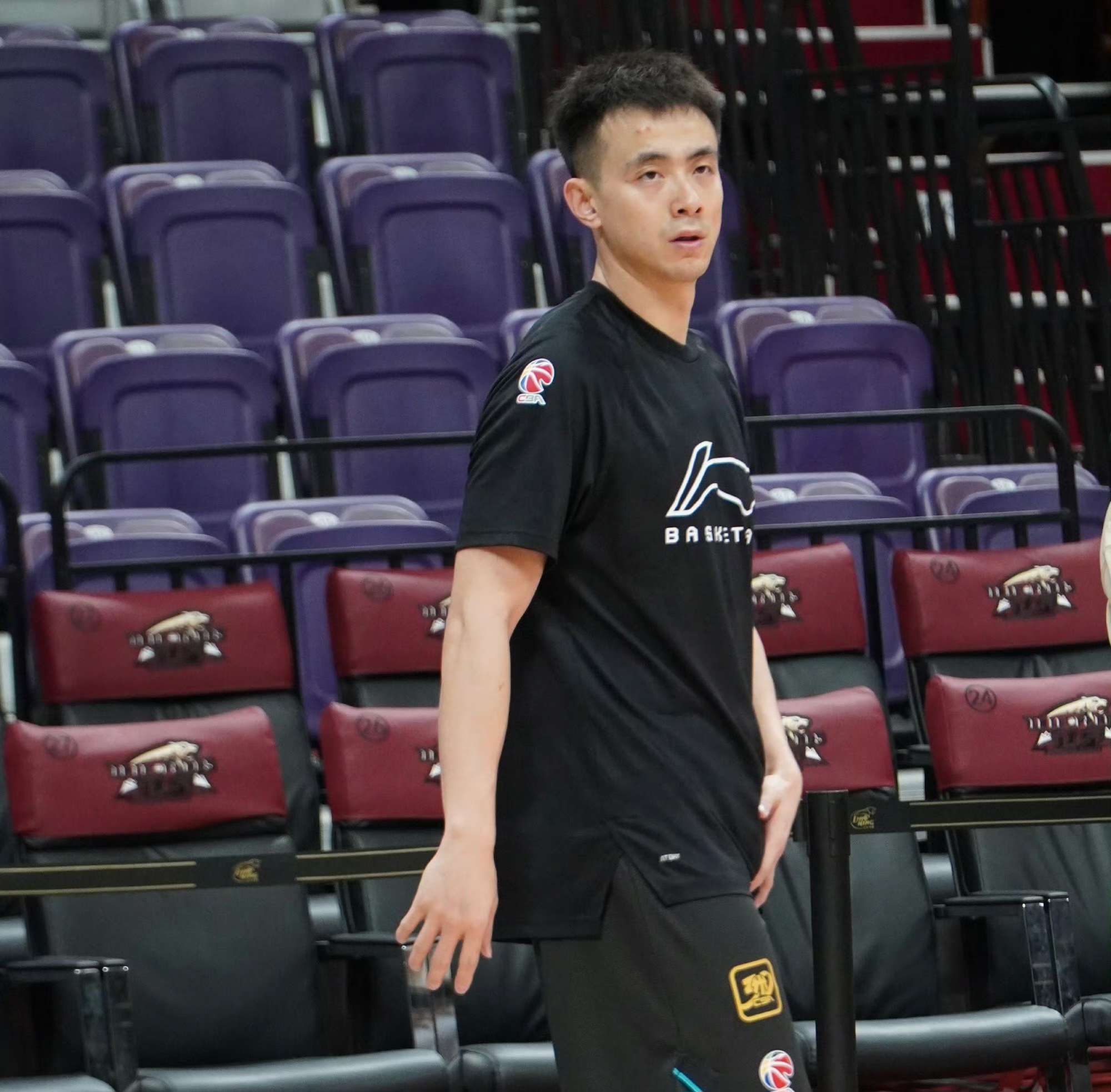 辽宁男篮凭借团队合作击败江苏队