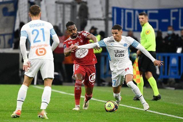 里斯本体育在客场大胜雷恩，喜获首胜