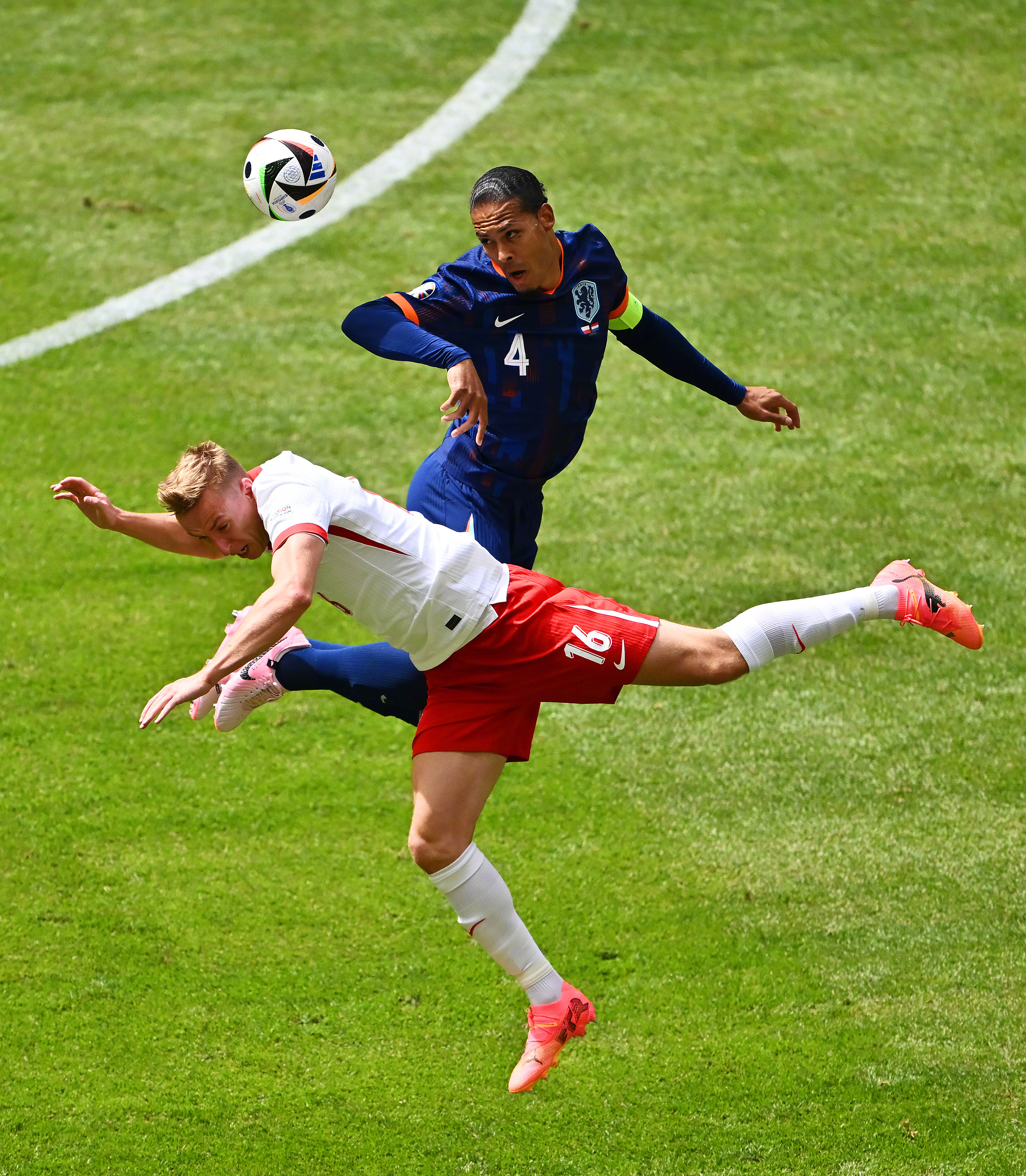 包含波兰中锋状态神秘,备战英格兰大战的词条 包含波兰中锋状态神秘,备战英格兰大战的词条