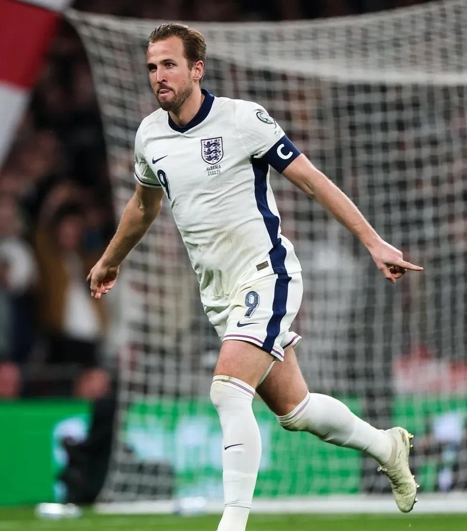 包含波兰中锋状态神秘,备战英格兰大战的词条 包含波兰中锋状态神秘,备战英格兰大战的词条