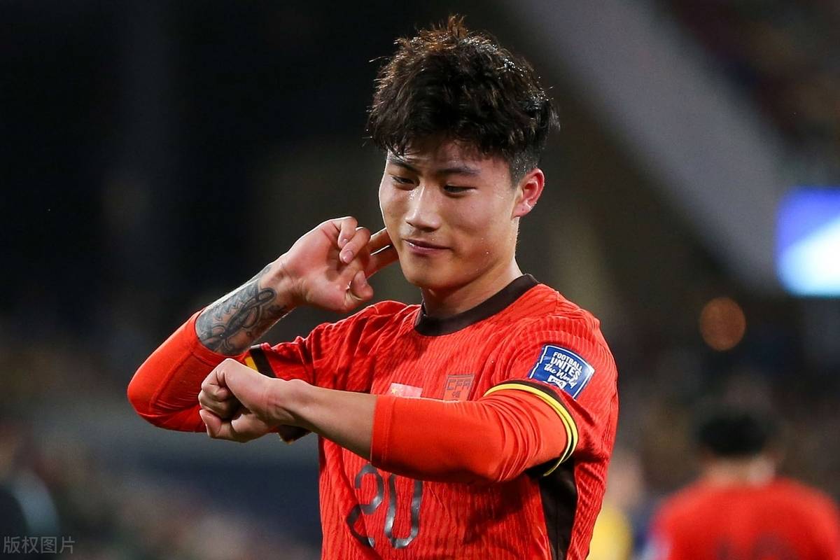 中超联赛球员表现不俗，技术娴熟