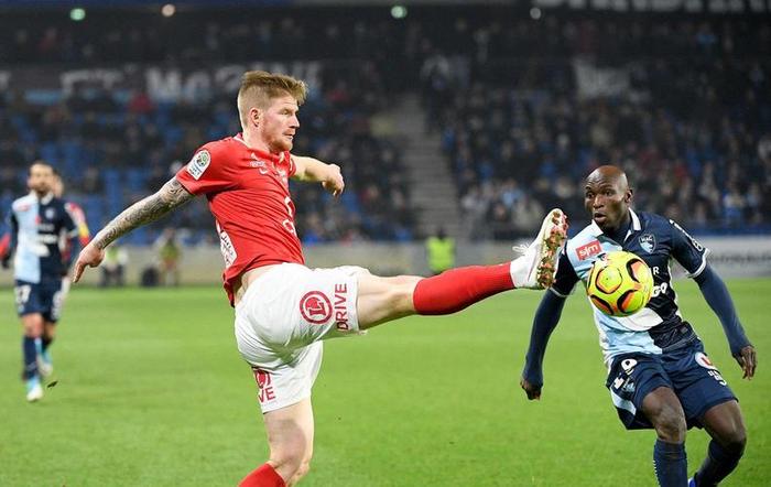 九游体育在线-马赛前锋连续进球，球队士气高涨的简单介绍