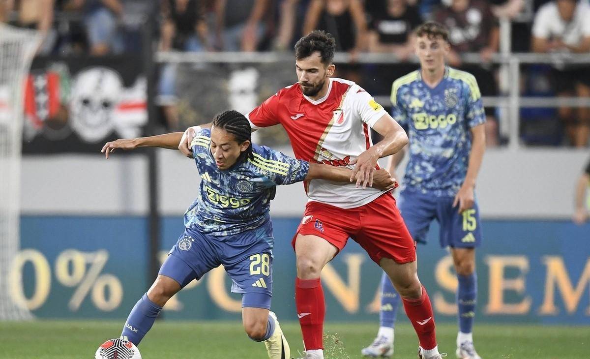 阿贾克斯喜获胜利,成功晋级淘汰赛 阿贾克斯喜获胜利,成功晋级淘汰赛