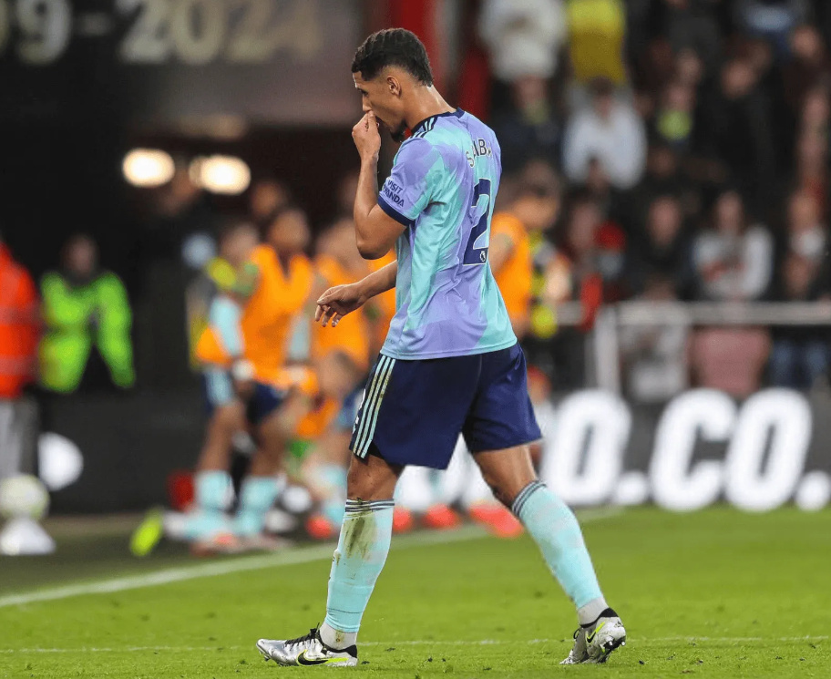 阿森纳球员阿森纳因红牌被停赛的简单介绍 阿森纳球员阿森纳因红牌被停赛的简单介绍