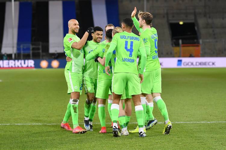 包含柏林赫塔中场轮换，球队实力再获提升的词条