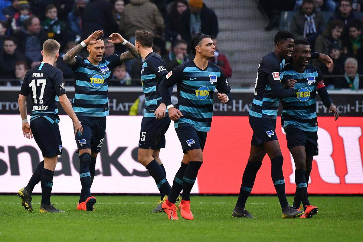 包含柏林赫塔中场轮换，球队实力再获提升的词条