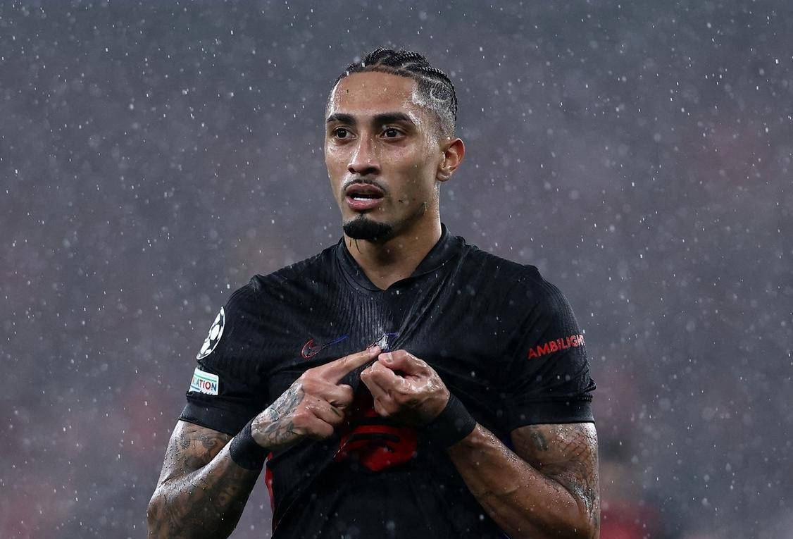 关于瓦伦西亚球员发挥出众，击败强敌的信息