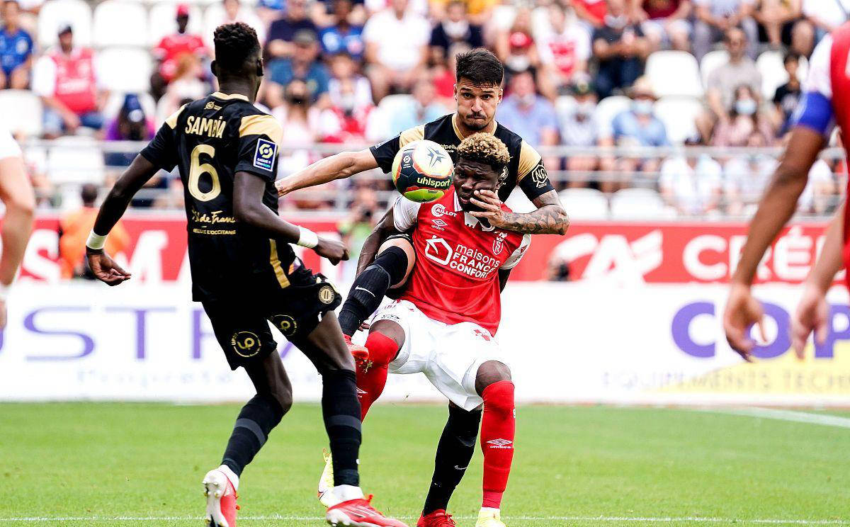 巴黎FC主场征服对手取胜领先