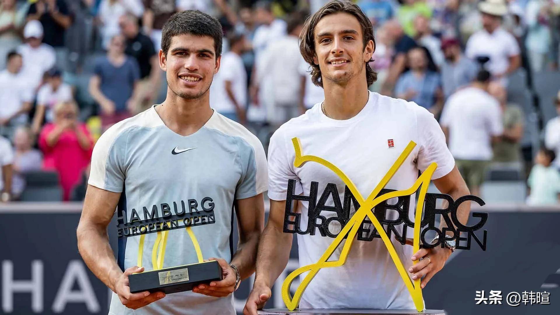 包含意大利轻松击败利比亚，晋级欧预赛决赛的词条