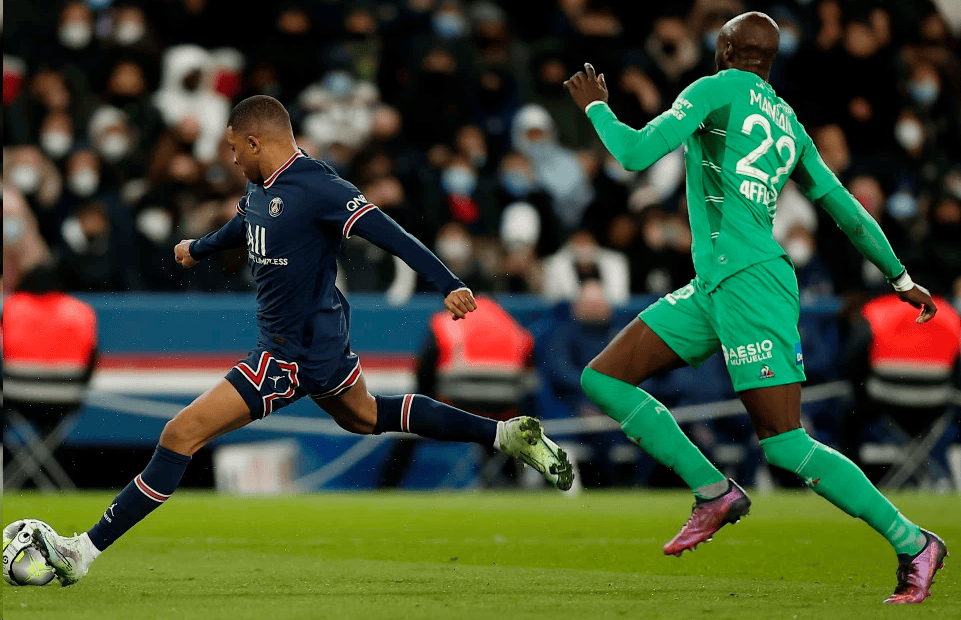 包含圣埃蒂安队展现强大实力，豪取联赛胜利的词条