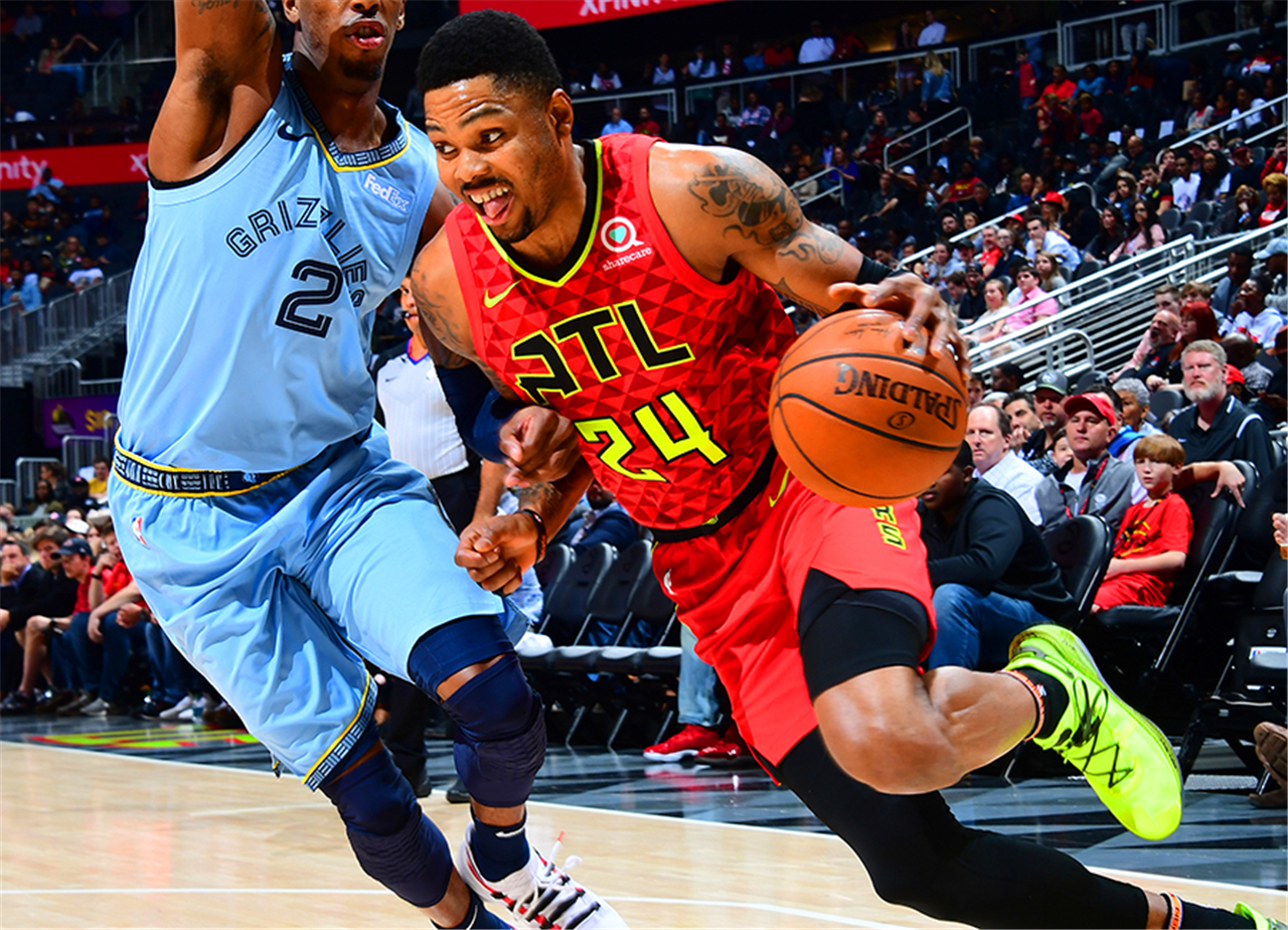 球员助攻后头部受伤,比赛中断处理的简单介绍 球员助攻后头部受伤,比赛中断处理的简单介绍