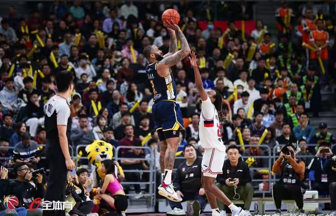 广东队连胜达到巅峰，赢得掌声