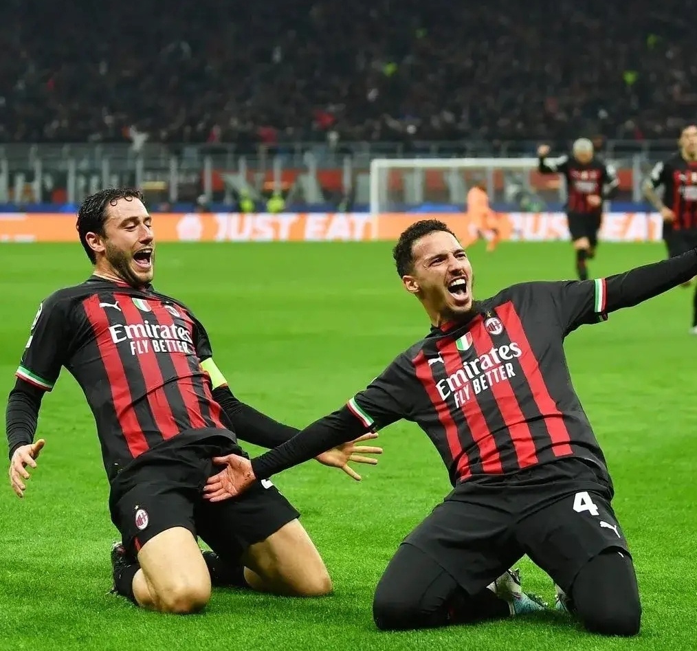 AC米兰击败阿贾克斯，势如破竹的简单介绍