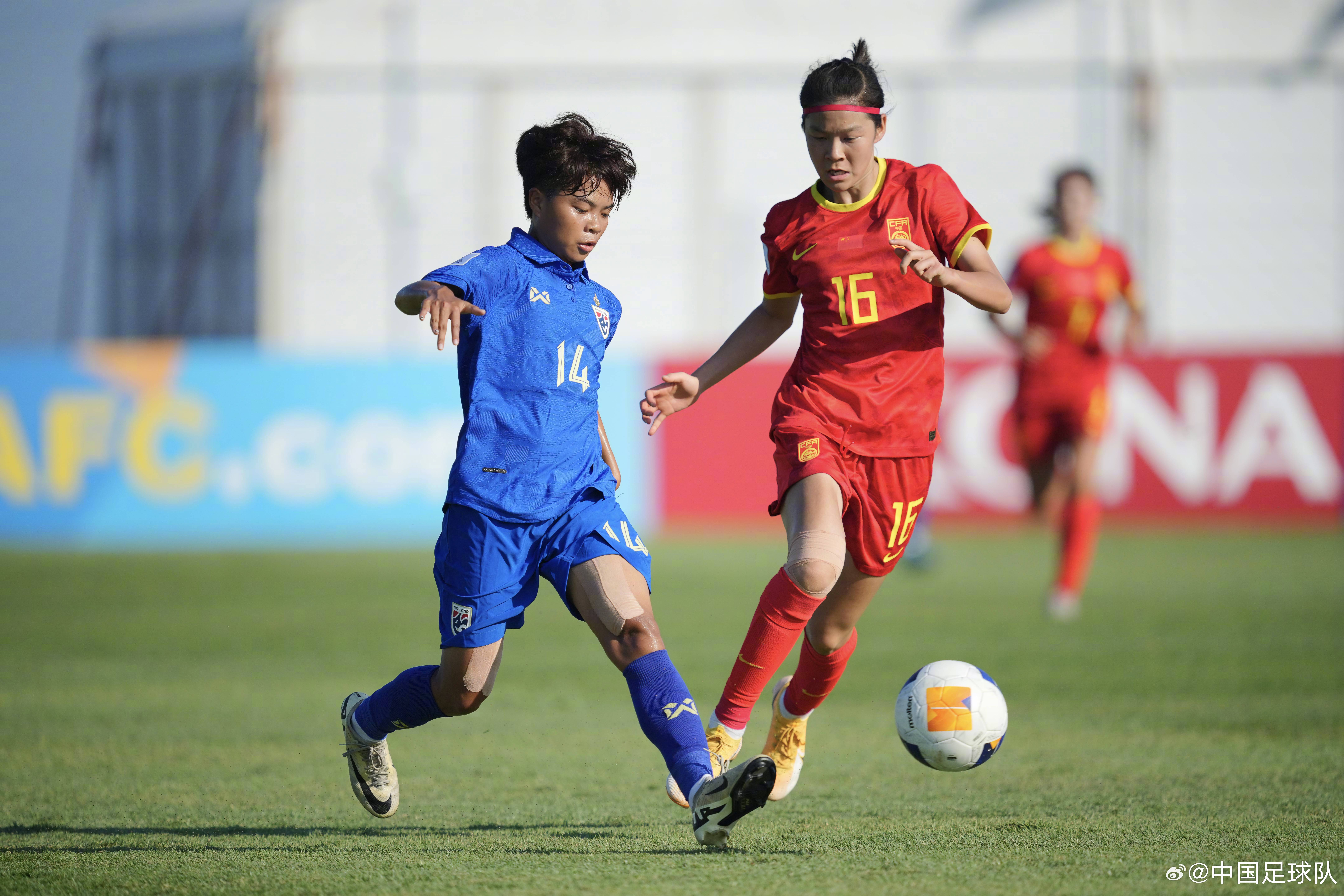 中国女足比赛场上呈现出激烈的竞争，球队实力不可小觑的简单介绍