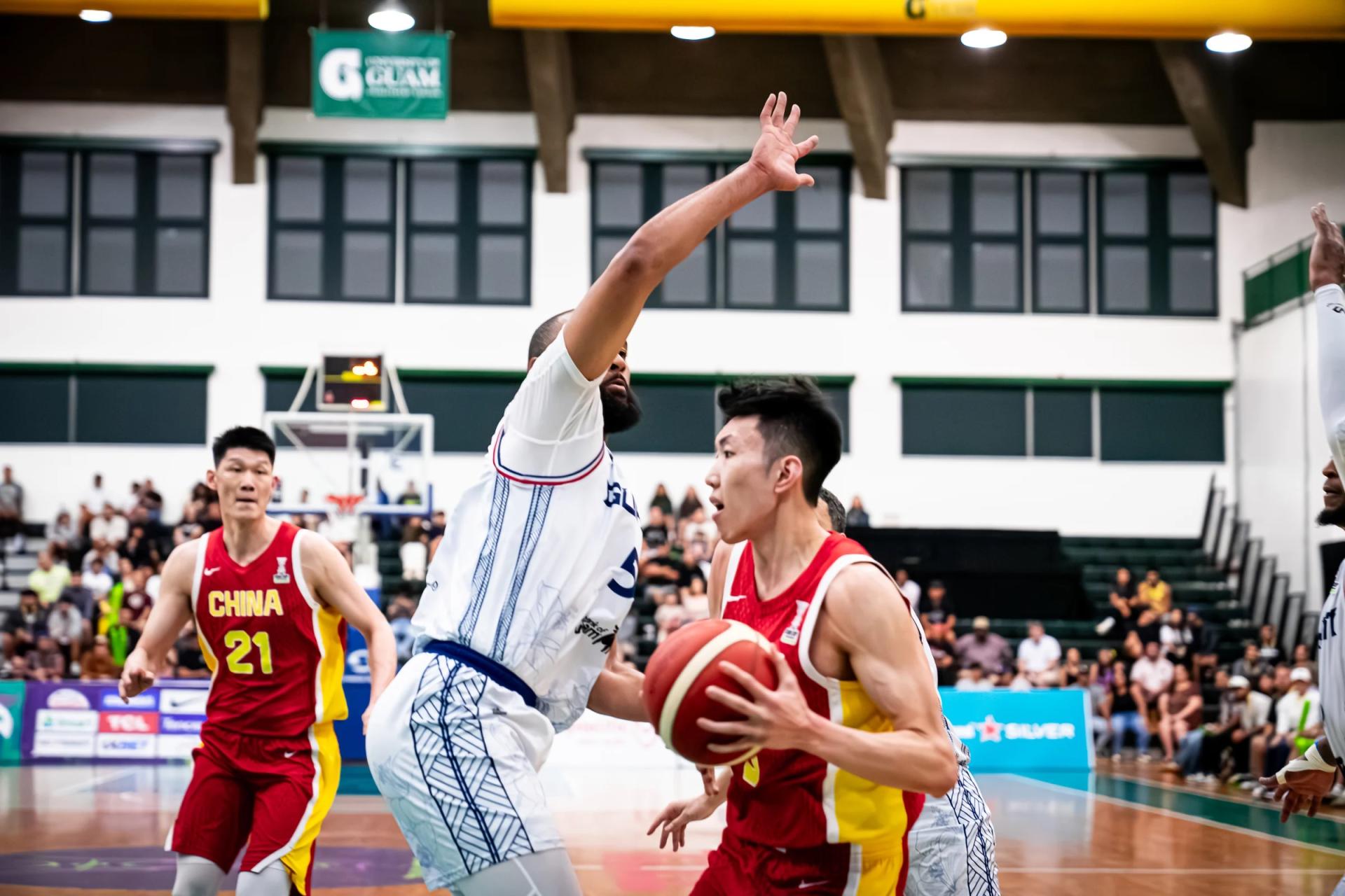 西藏男篮在比赛中逆袭，全面发力