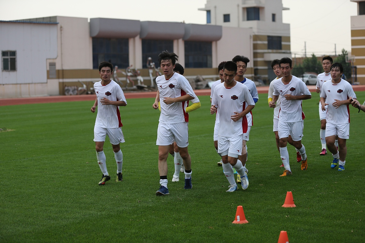 包含北京国安经过惊心动魄比赛逆袭山东鲁能，赢得全场观众掌声的词条