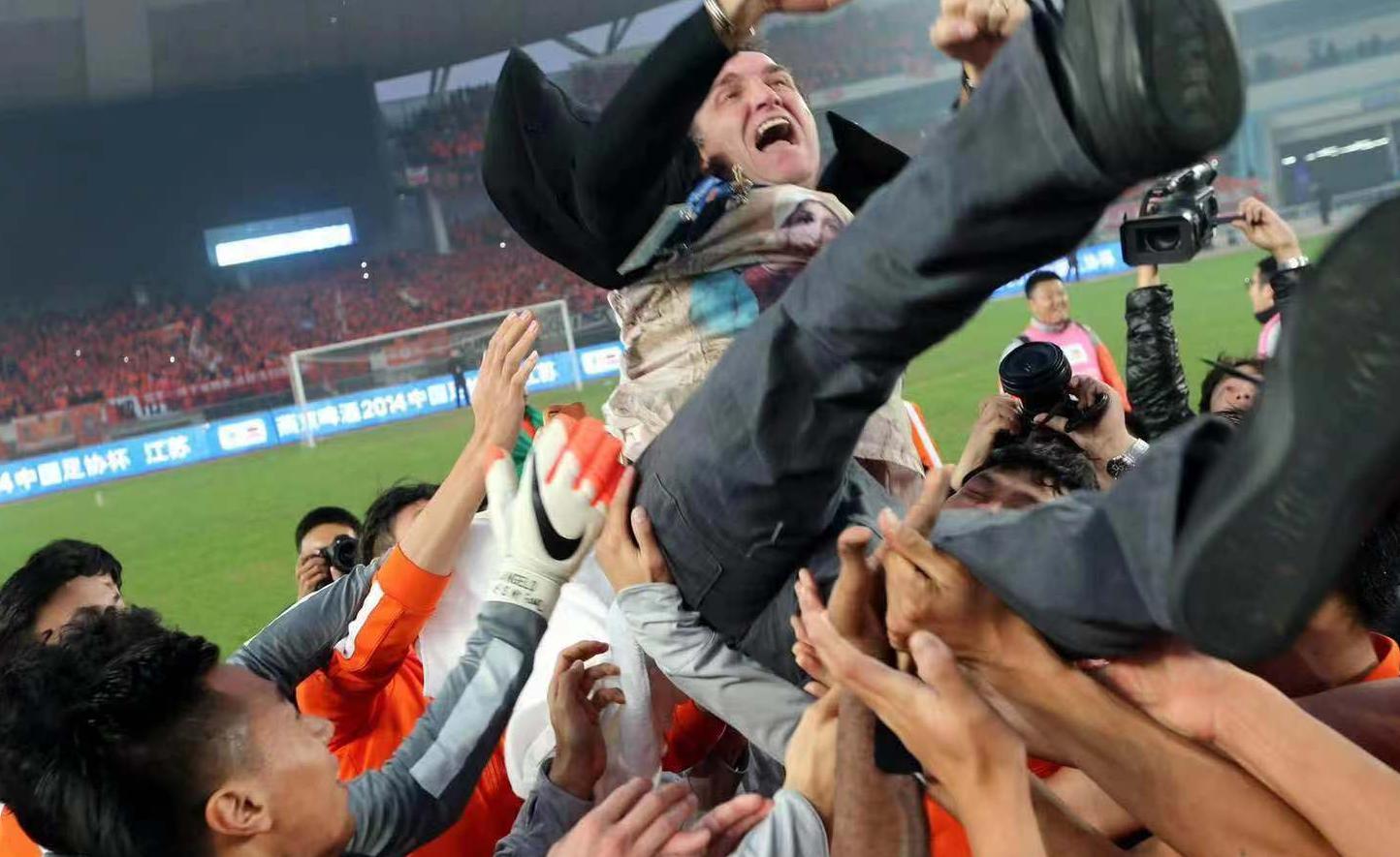 竞技场上兵戈危机，强者屹立巅峰