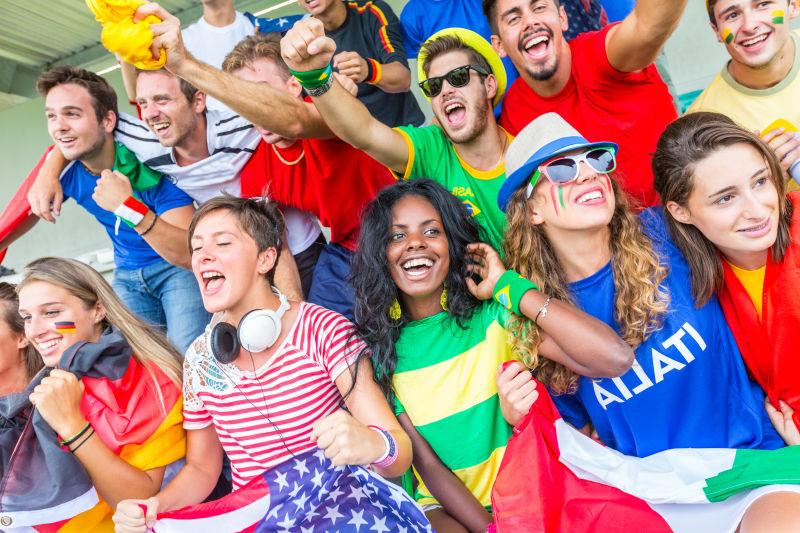 球迷们热情支持国际足球赛事,观赛热潮高涨的简单介绍 球迷们热情支持国际足球赛事,观赛热潮高涨的简单介绍