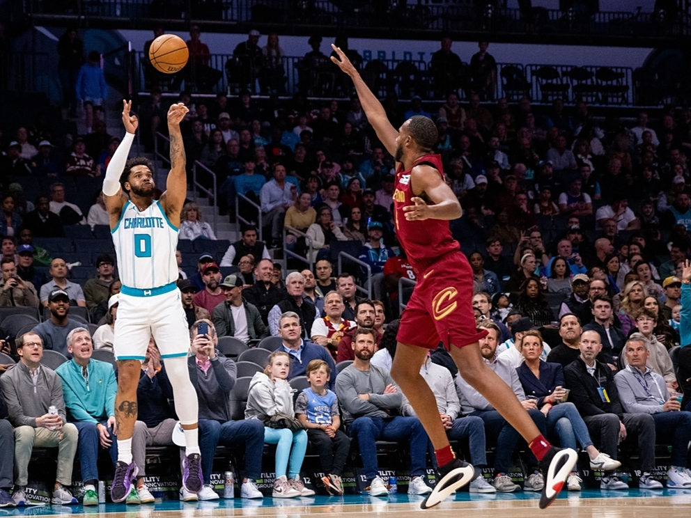 九游体育网页版-骑士客场不敌黄蜂，提前落后无法追赶