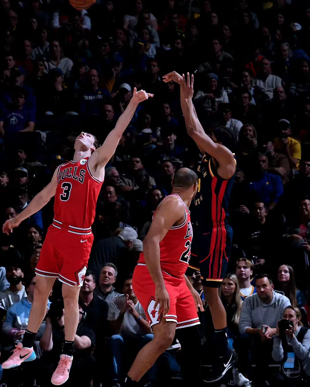 九游体育网页版登录入口-夏克在客场压哨火箭战胜公牛