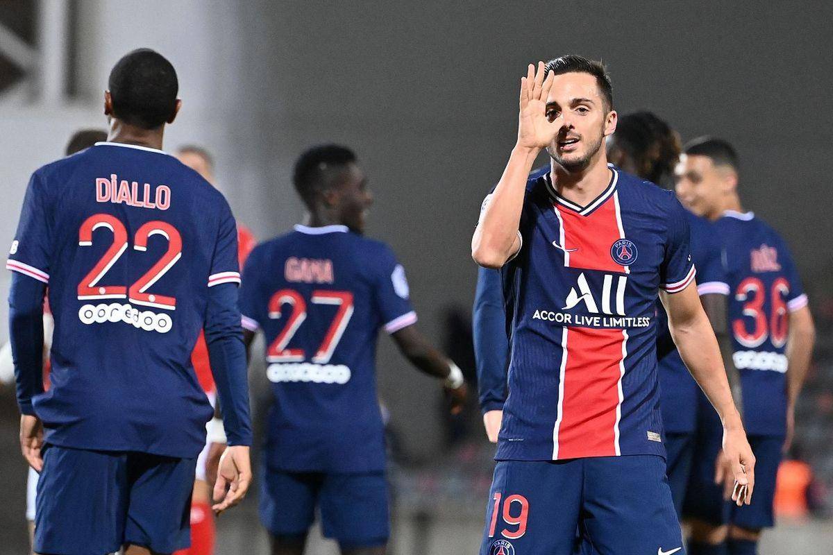 包含作为法国豪门的象征，大巴黎对阵摩纳哥，场面一度火爆的词条