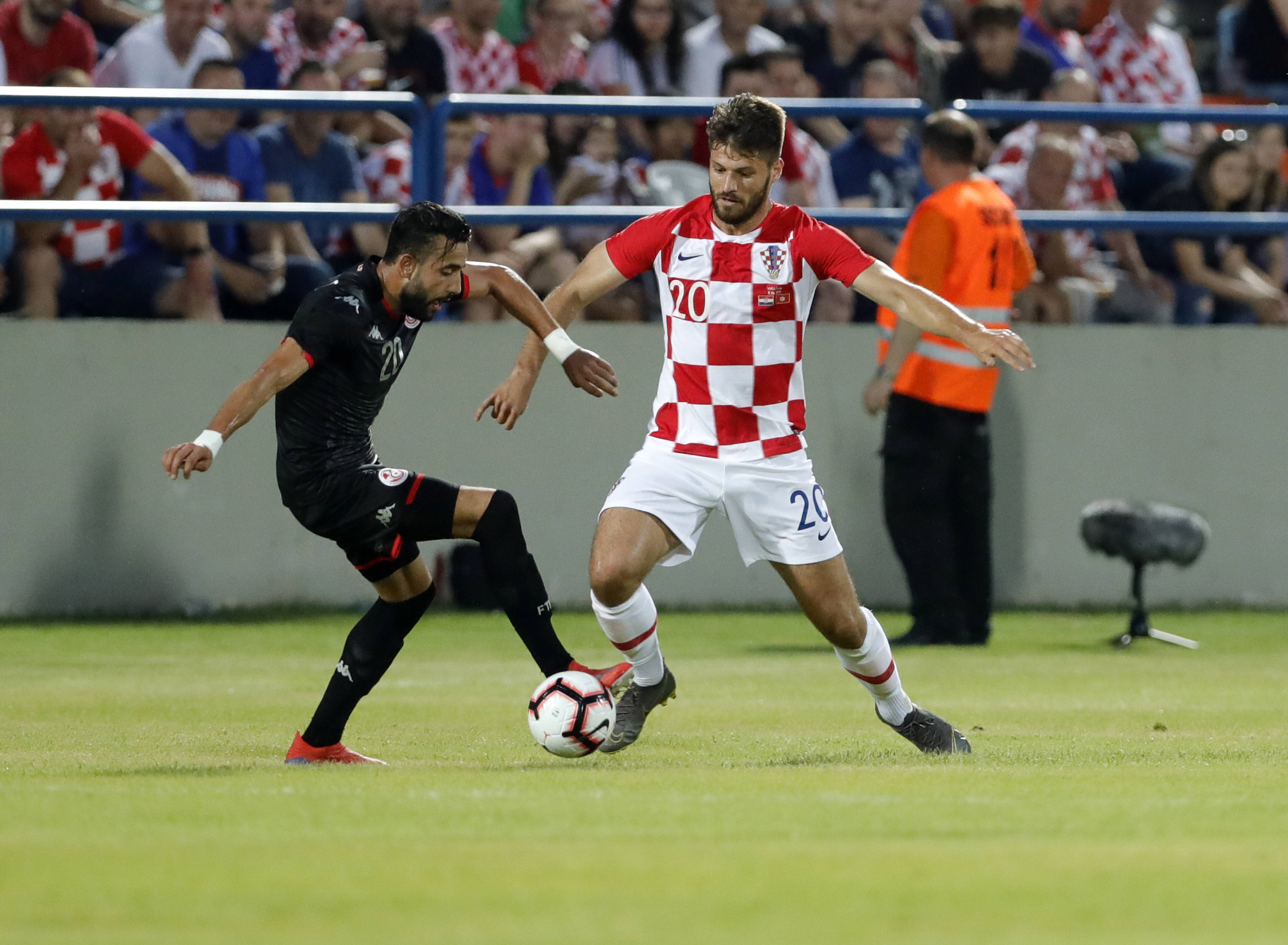 克罗地亚队在比赛中展现强大实力 克罗地亚队在比赛中展现强大实力