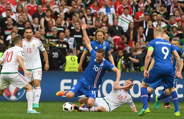 包含欧预赛呈现佳绩频频，强队实力逐步显现的词条