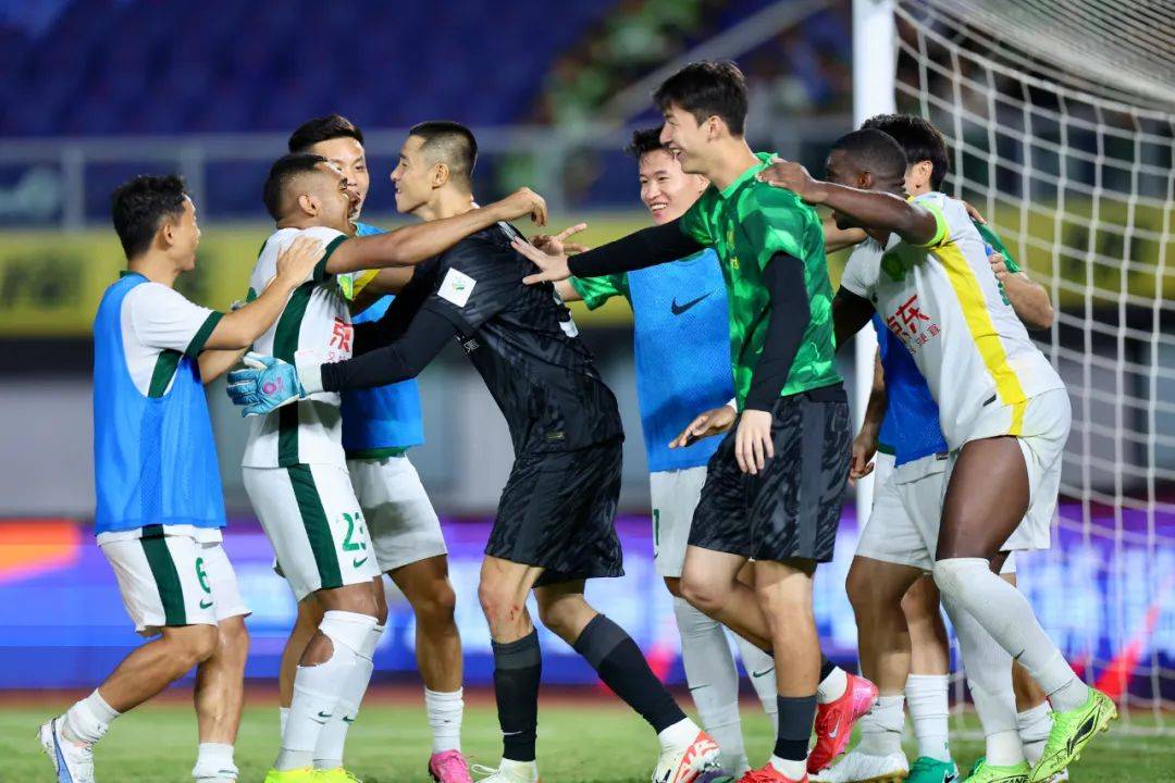 九游体育网页版登录入口-球队在关键比赛中击败对手，晋级下一轮