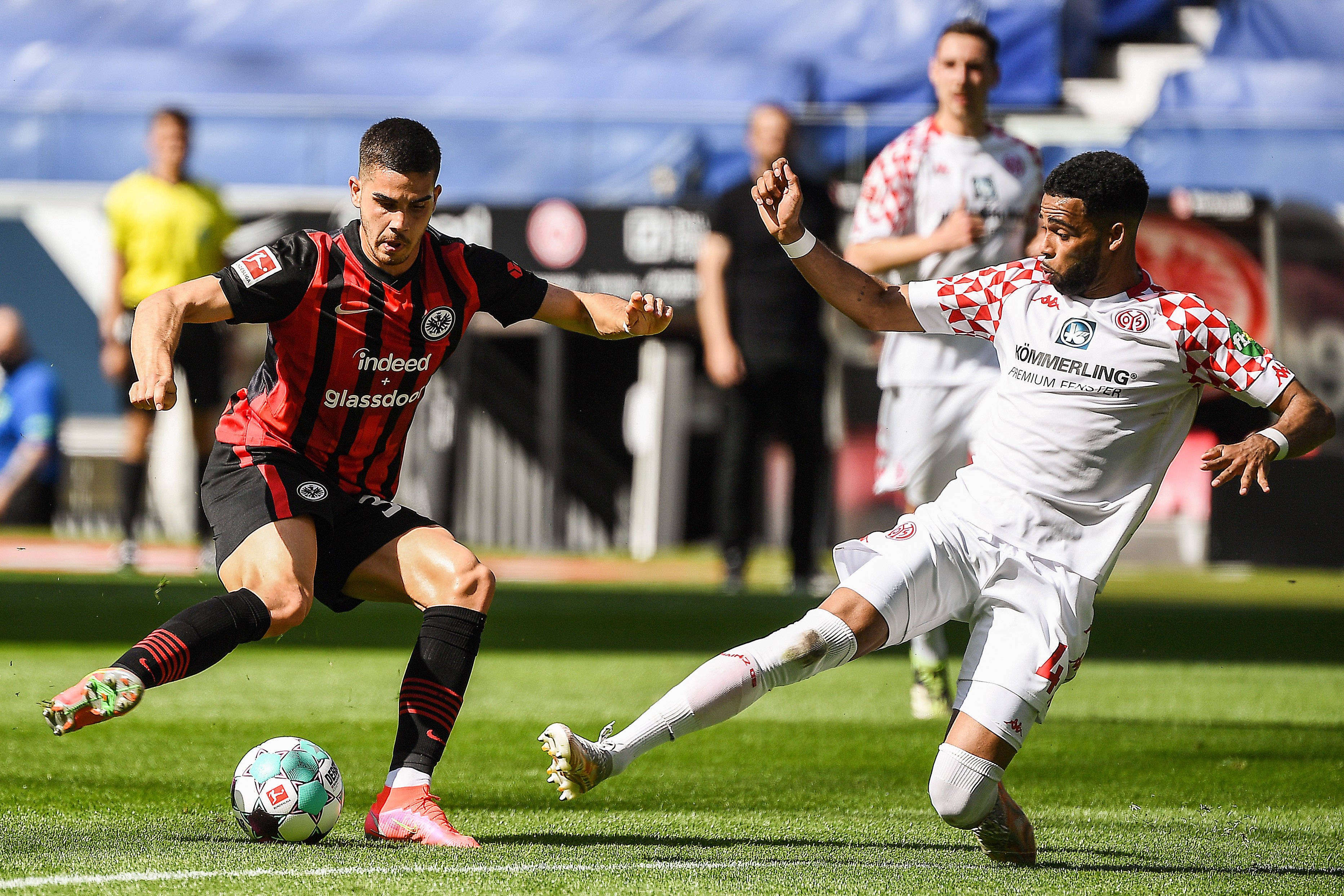 九游体育官网-美因茨队力克对手，引领胜利潮流