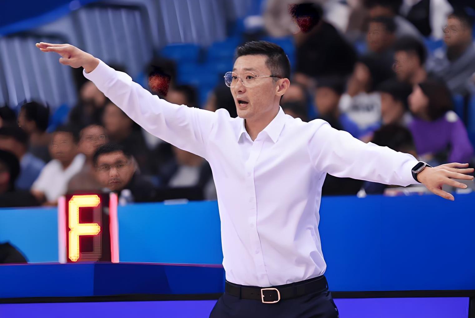 九游体育官方登录入口-关于球队主教练突然辞职，管理层寻觅新人选的信息