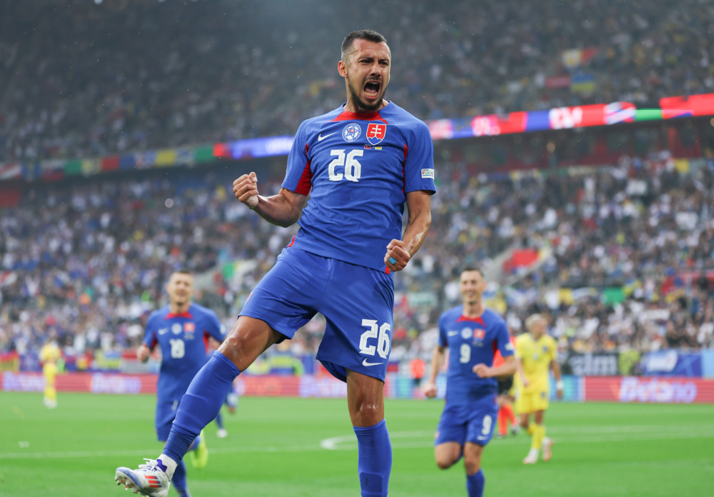 九游体育app-斯洛伐克队主场负于西班牙，欧锦赛资格难保的简单介绍