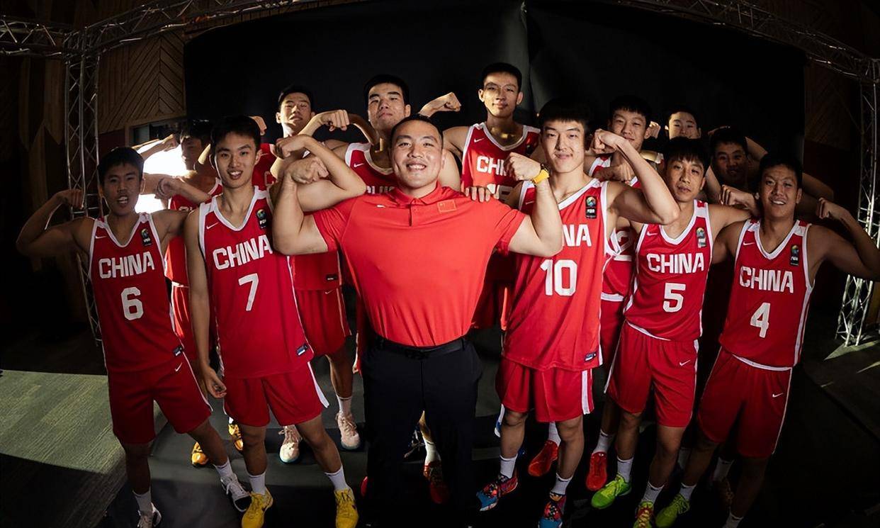 九游体育网页版-争夺篮球冠军的队伍正面临激烈挑战的简单介绍