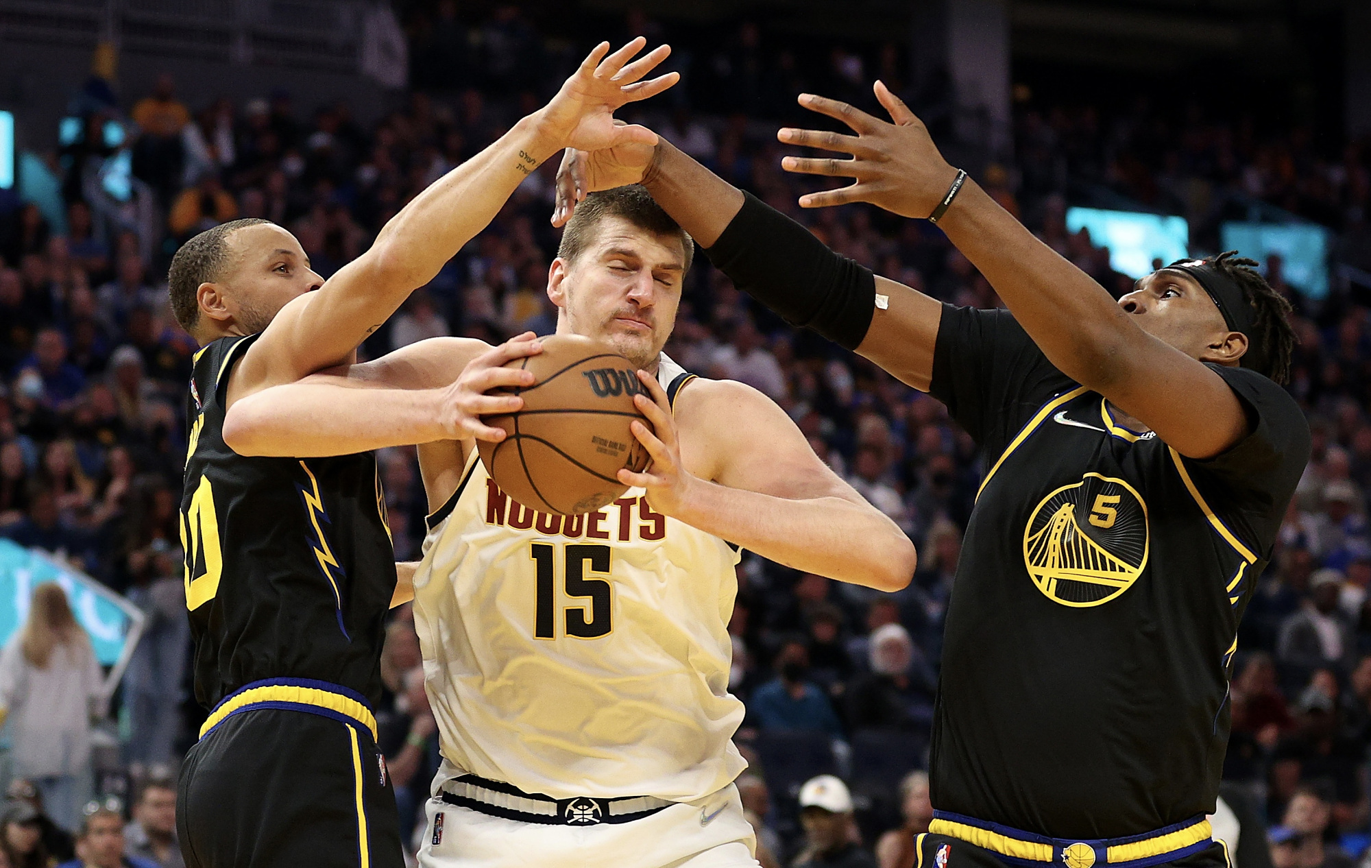 关于里昂盼主场胜，战胜摩纳哥让球迷欢呼的信息