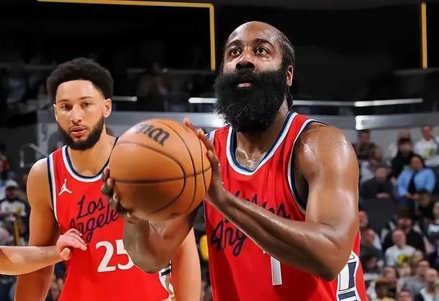 快船内线组合火力全开，助球队获得胜利的简单介绍