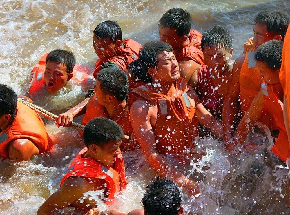 九游体育网页版入口-包含顽强拼搏！球员们为了追逐胜利拚尽全力的词条