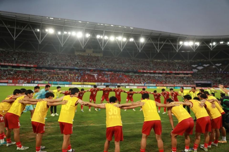 包含顽强拼搏！球员们为了追逐胜利拚尽全力的词条