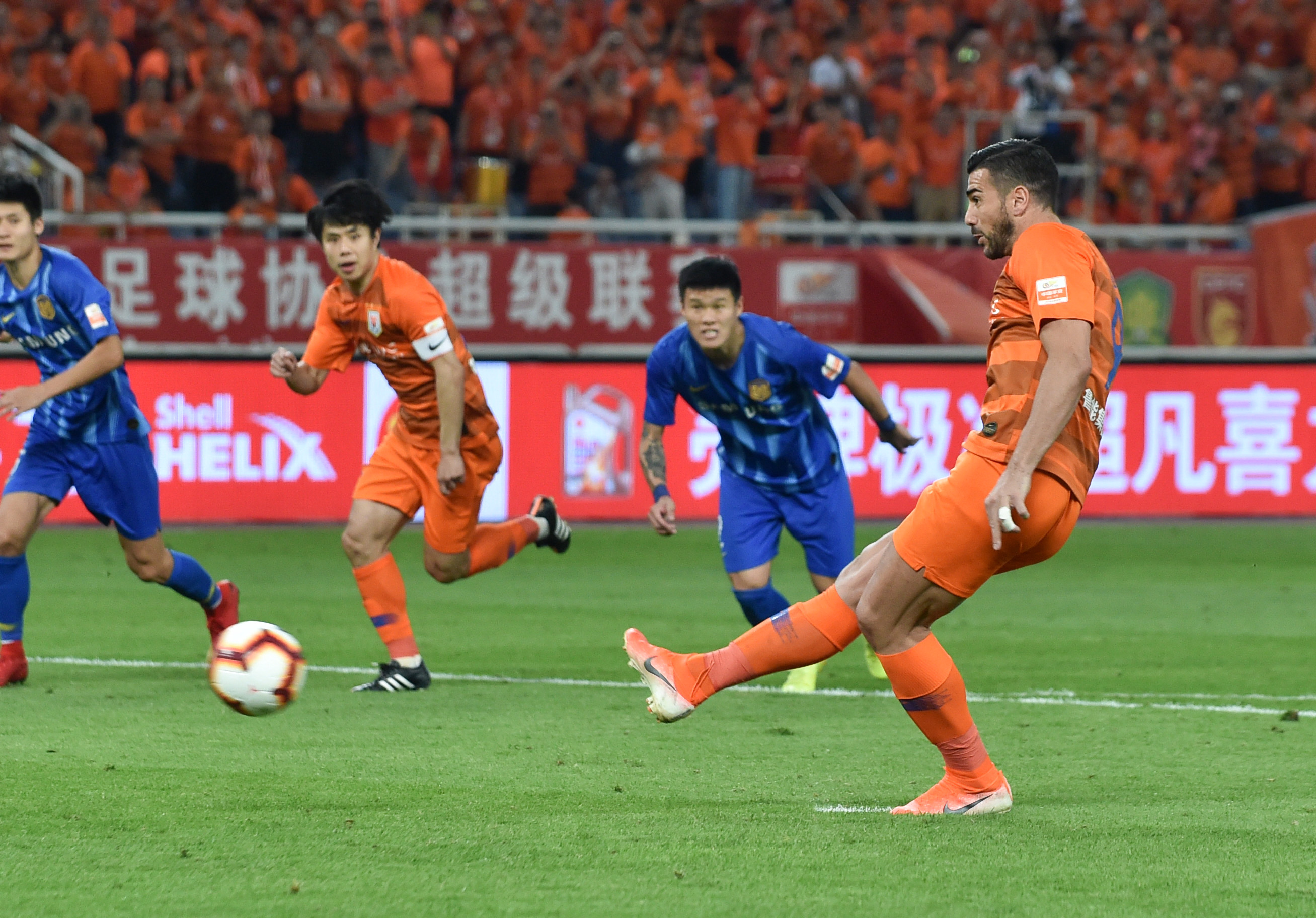 鲁能对阵苏宁，谁将成为场上的焦点的简单介绍