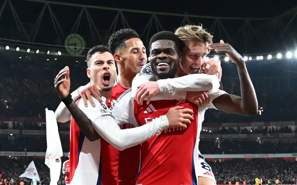 九游体育app下载-阿森纳征服斯旺西城，曼联客场获胜