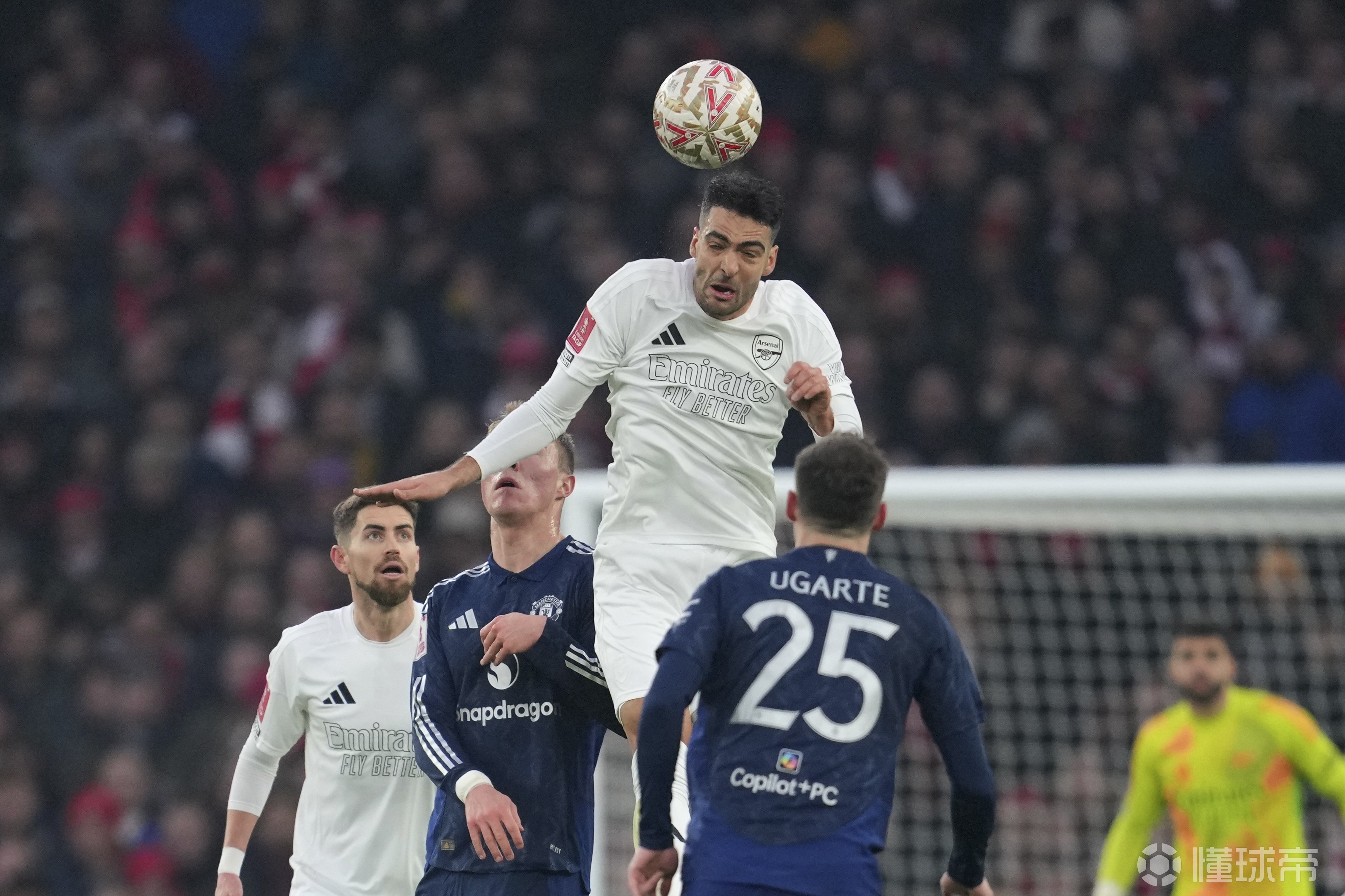 阿森纳征服斯旺西城,曼联客场获胜 阿森纳征服斯旺西城,曼联客场获胜