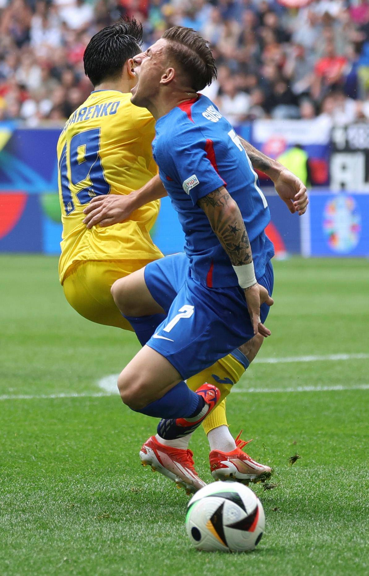 九游体育-包含斯洛伐克队凭借进球，杀入淘汰赛的词条