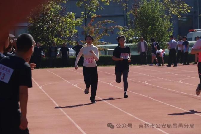 关于波兰队奋勇争先,勇夺决赛资格的信息 关于波兰队奋勇争先,勇夺决赛资格的信息