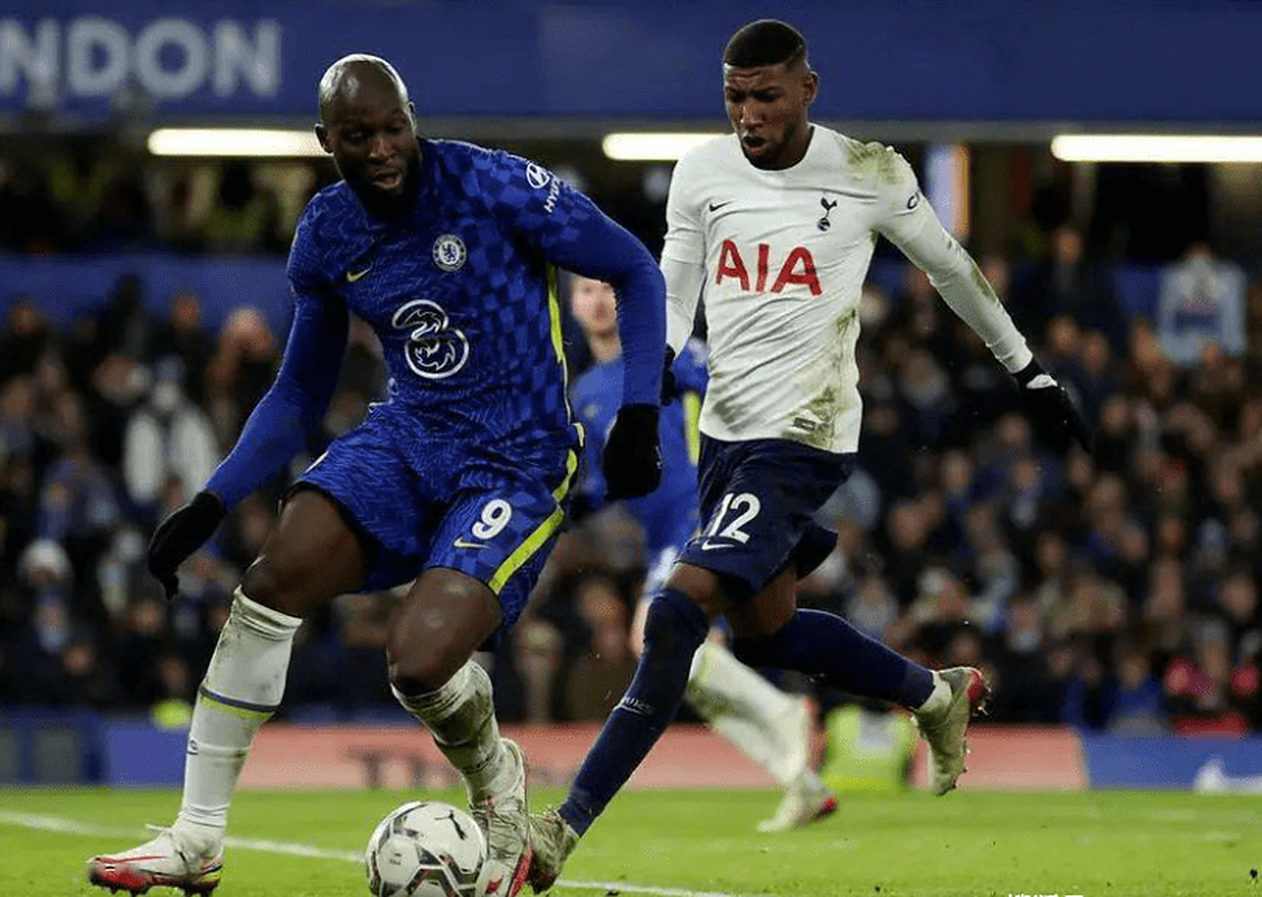 意甲比赛中一位养伤球员回归斩获进球