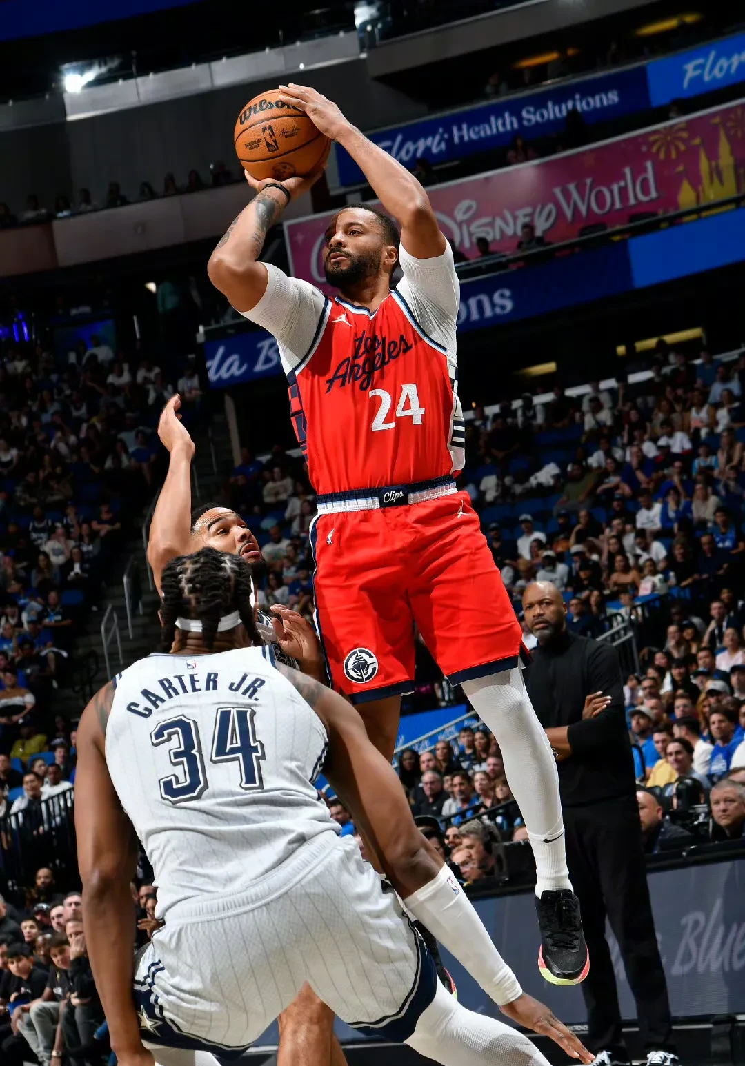 关于快船逆转击败爵士，西部半决赛进入胶着的信息