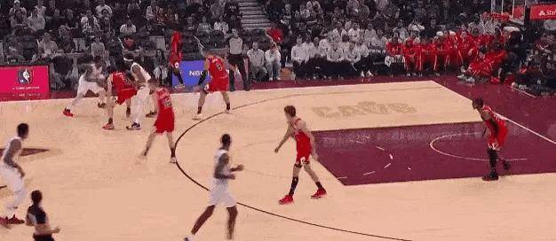 九游体育在线-独行侠绝杀公牛展现冷血神勇