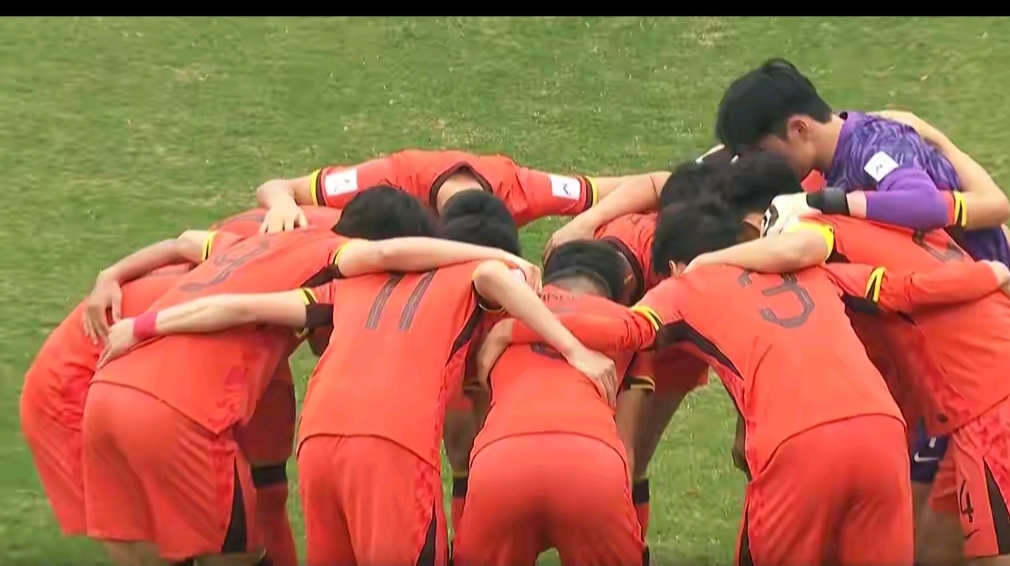 足球锦标赛现场女选手赢得阵阵掌声